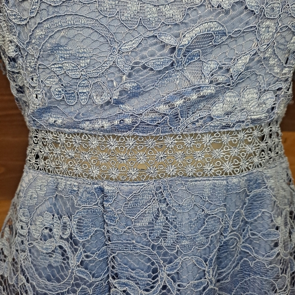 Francesca's lace off shoulder dress - Picture 4 of 12